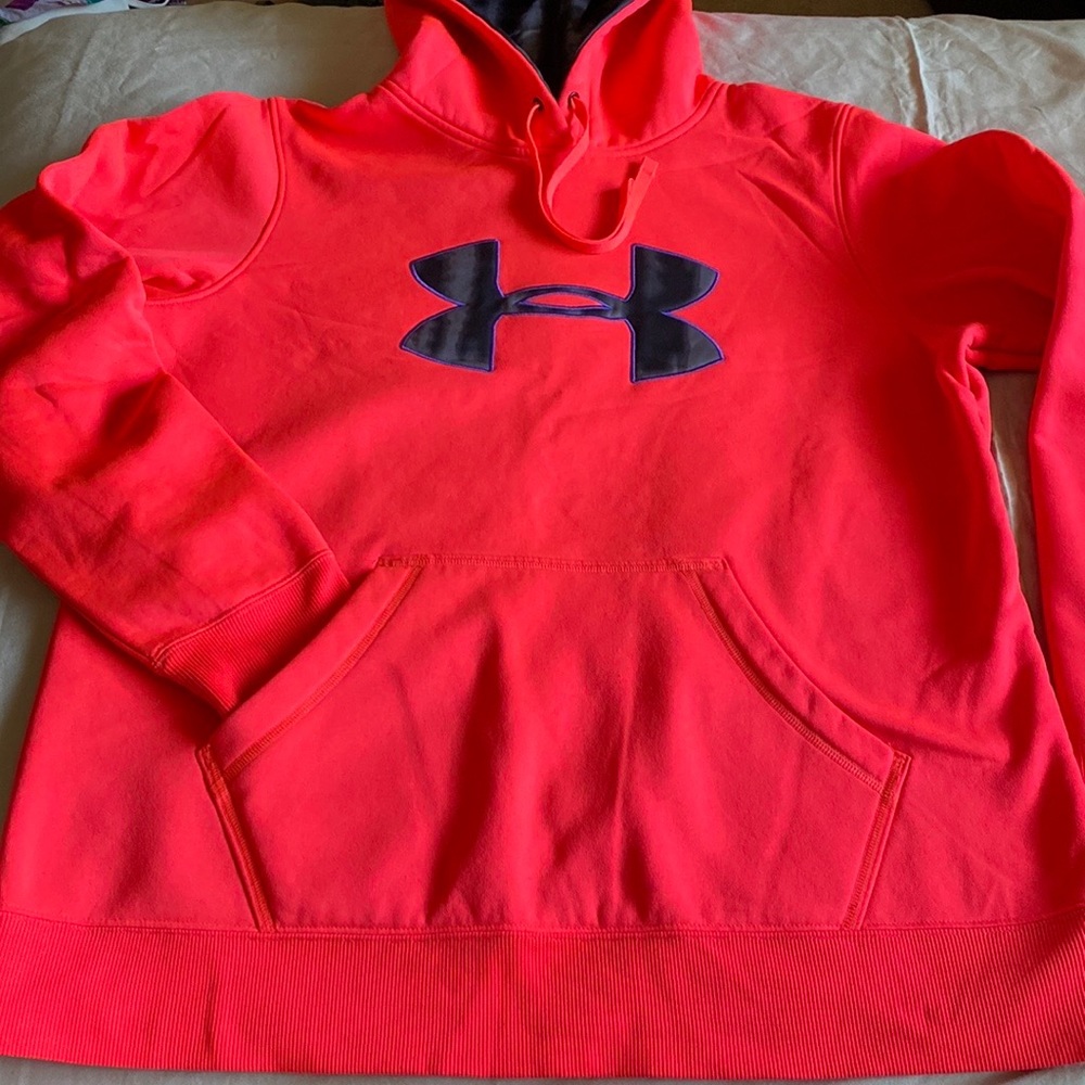 Under Armour Hooded Sweatshirt in Bright Hot Pink - Size Large (L)